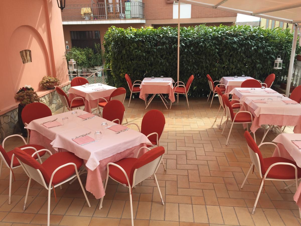 Hôtel Il Duca Bianco à Calosso Extérieur photo